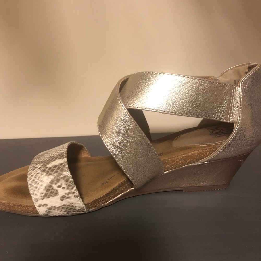 Gold and snake print sofft sandals size 10